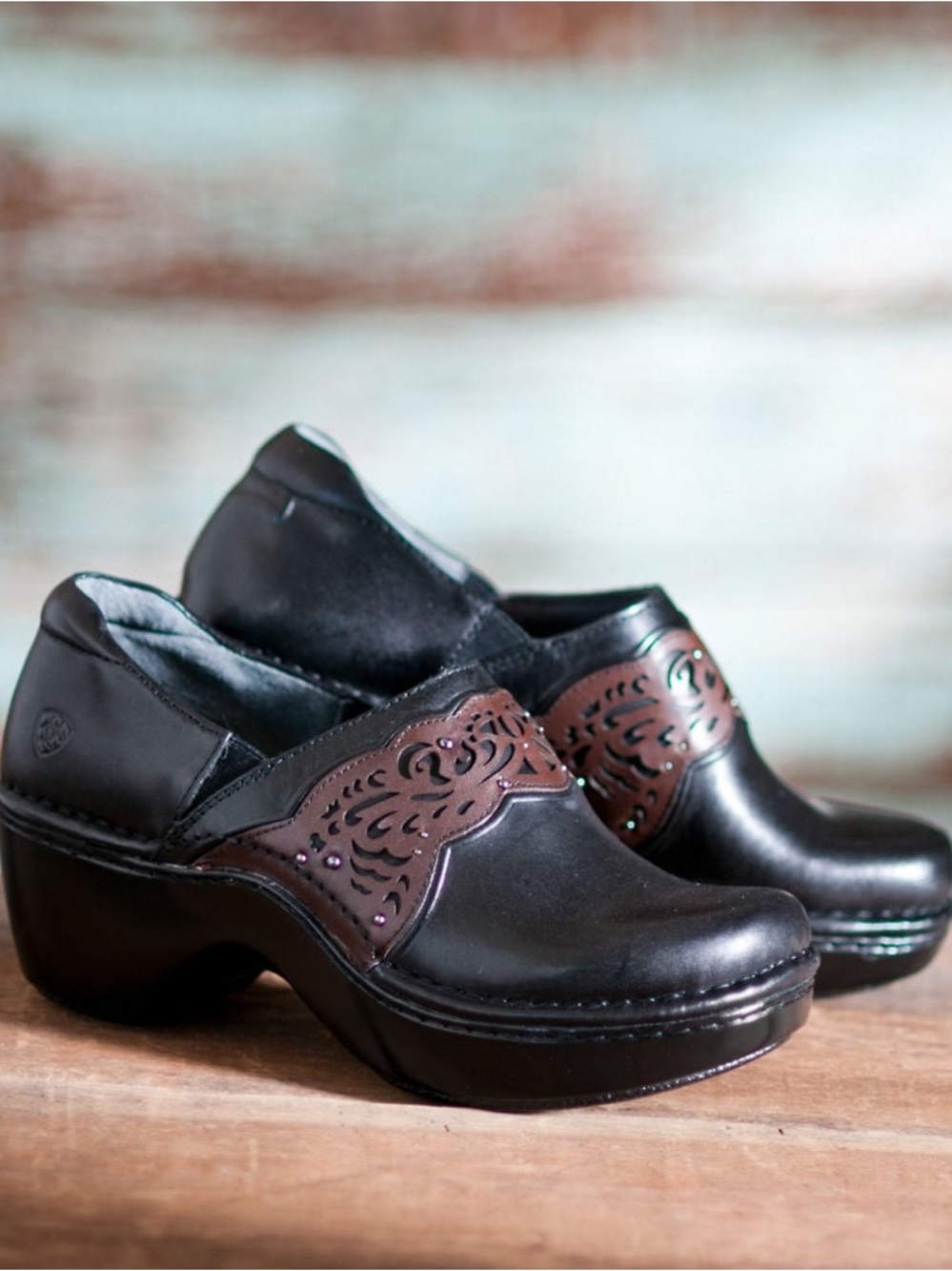 Women's Ariat Tambour Leather Clogs in black and brown size 7